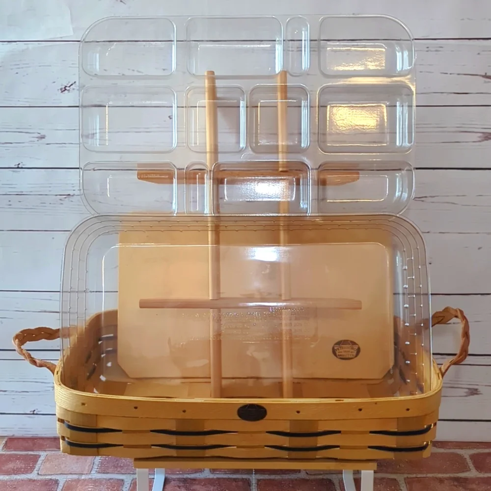 Vintage Peterboro Buffet Picnic Basket with Leather Handles and Dividers‎ Lid
